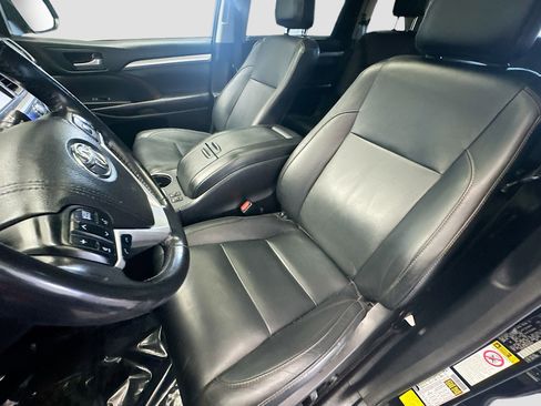 Used 2017 Toyota Highlander XLE image 10
