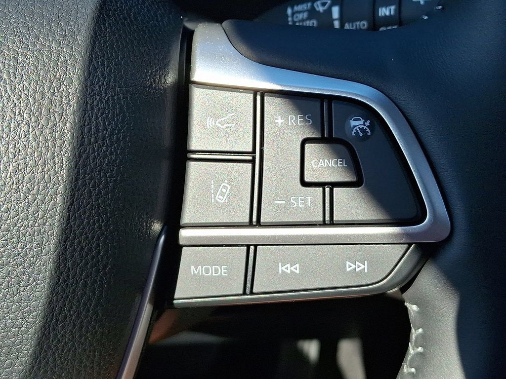 Used 2025 Toyota Highlander Platinum AWD/4WD image 23