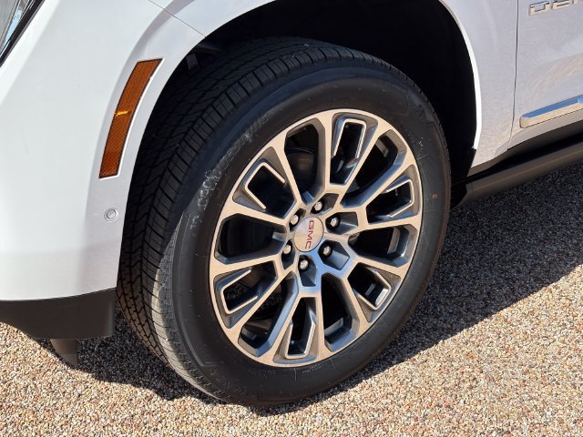 New 2026 GMC Yukon Denali w/ Denali Reserve Package AWD/4WD image 9
