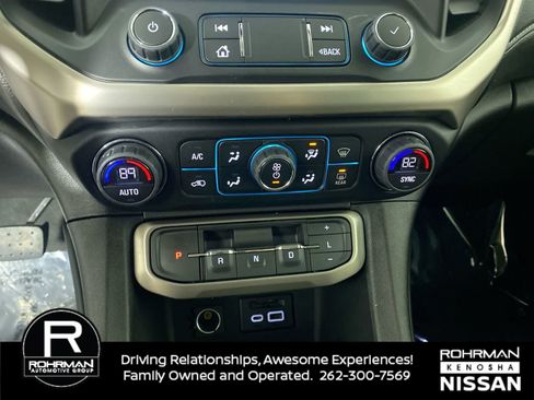 Used 2023 GMC Acadia Denali image 7