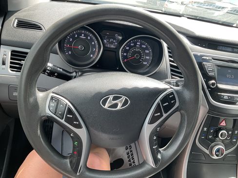 Used 2015 Hyundai Elantra SE w/ Option Group 02 FWD image 17