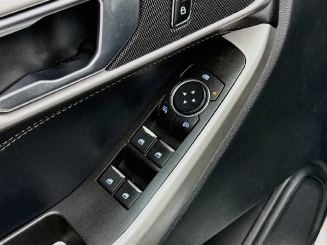 Used 2022 Ford Explorer XLT AWD/4WD image 17