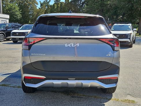 Used 2023 Kia Sportage LX image 5