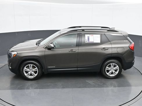Used 2020 GMC Terrain SLE w/ Driver Convenience Package AWD/4WD image 18