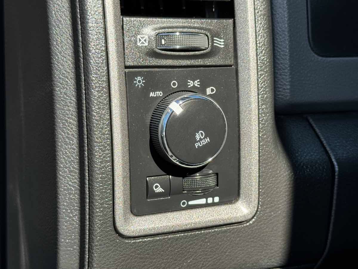 Used 2017 RAM 1500 Express AWD/4WD image 26
