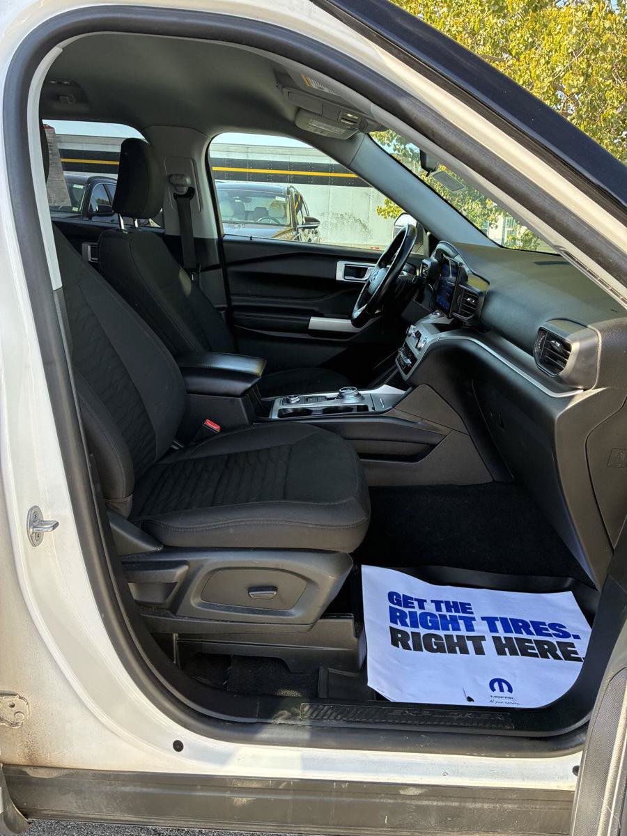 Used 2021 Ford Explorer XLT w/ Class III Trailer Tow Package AWD/4WD image 16