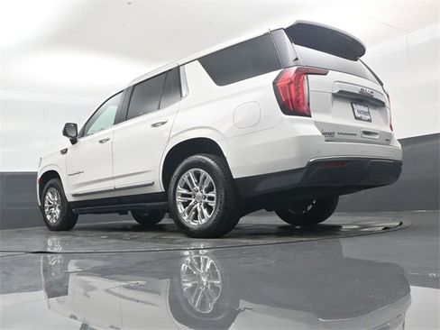 Used 2022 GMC Yukon SLT w/ SLT Luxury Package image 42