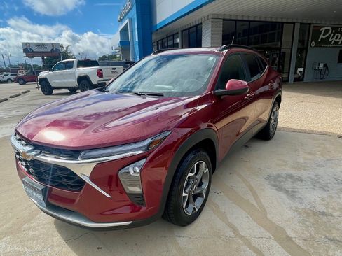 Certified 2024 Chevrolet Trax LT w/ Sunroof Package image 10