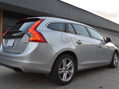 Used 2015 Volvo V60 T5 Premier image 12