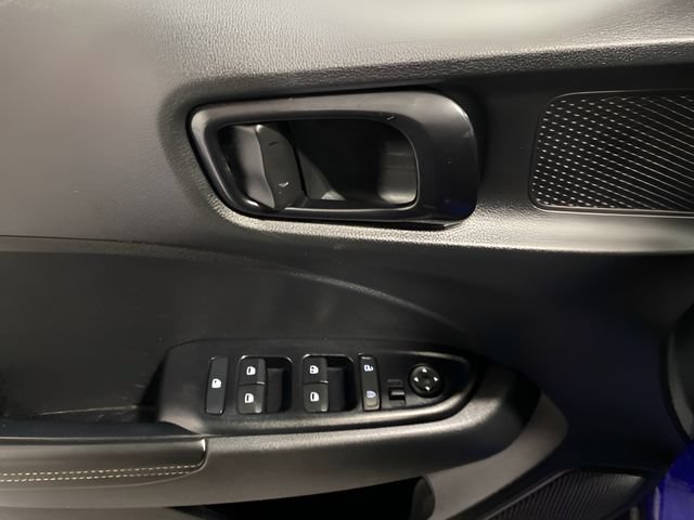 Used 2022 Hyundai Venue Limited FWD image 9