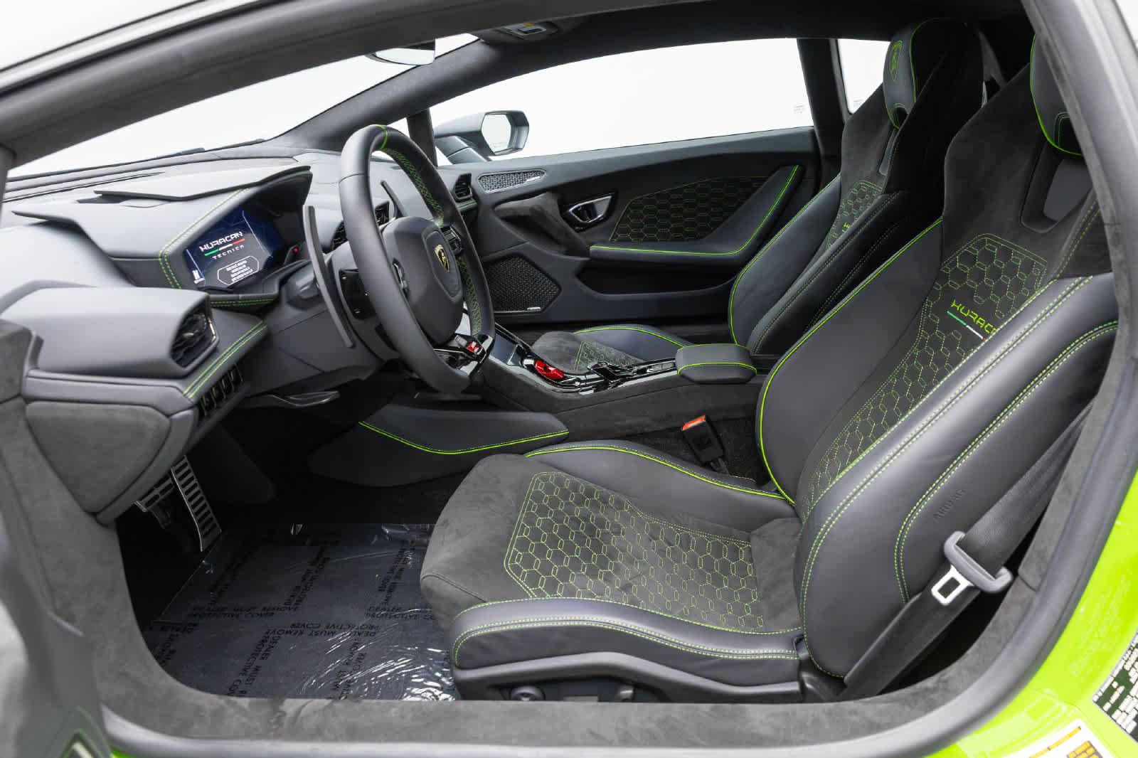 Used 2023 Lamborghini Huracan Tecnica RWD image 16