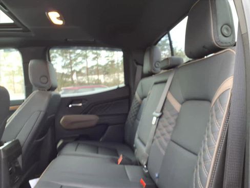 Used 2024 GMC Canyon Denali w/ LPO, Denali Black Edition image 9