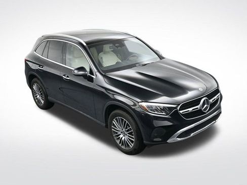 Used 2024 Mercedes-Benz GLC 300 4MATIC image 2