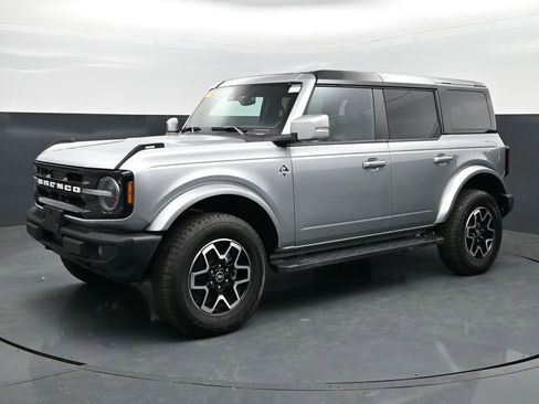 Used 2024 Ford Bronco Outer Banks AWD/4WD image 1