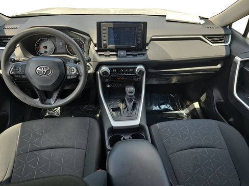 Used 2021 Toyota RAV4 XLE w/ Convenience Package FWD image 9