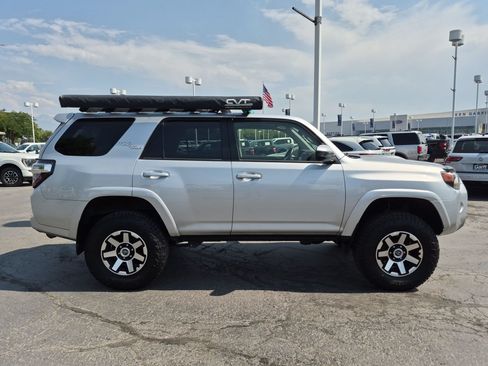 Used 2021 Toyota 4Runner TRD Off-Road AWD/4WD image 2