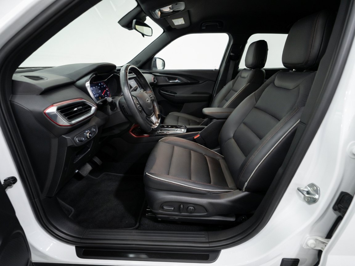 Used 2022 Chevrolet TrailBlazer RS FWD image 14