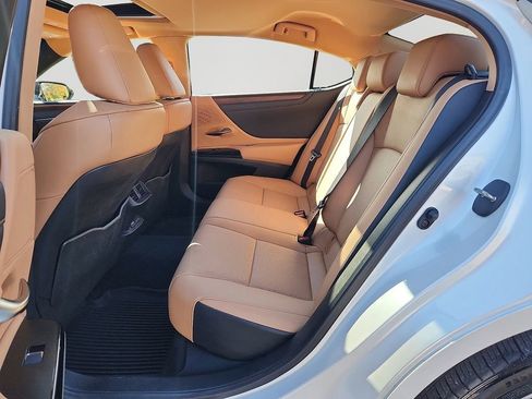 Used 2023 Lexus ES 250 w/ Premium Package image 8