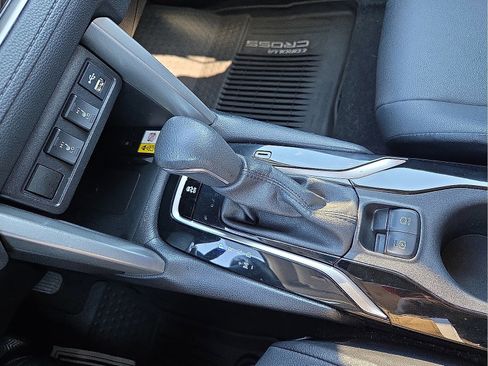 Used 2022 Toyota Corolla Cross XLE image 25