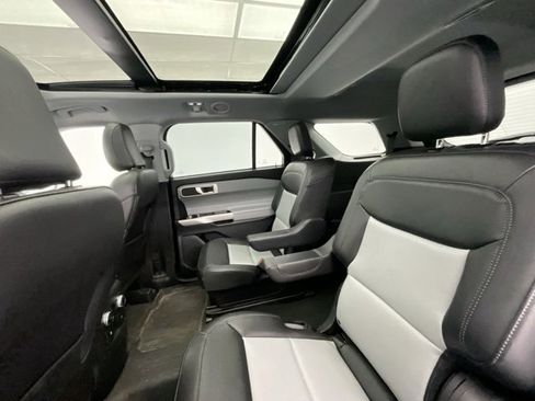 Used 2023 Ford Explorer XLT w/ Equipment Group 202A image 8