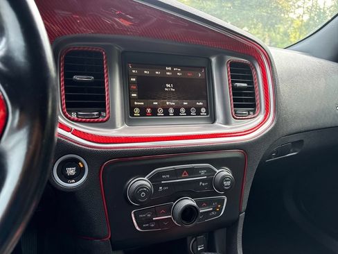 Used 2019 Dodge Charger SXT w/ Leather Interior Group RWD image 18