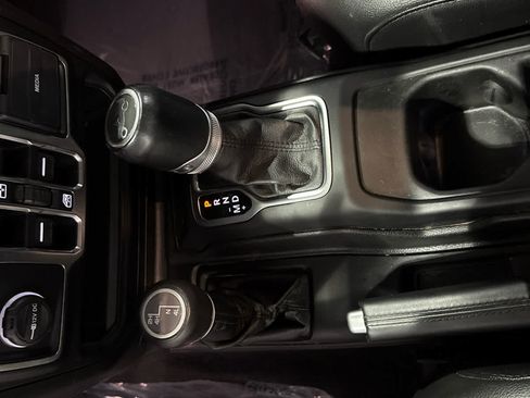 Used 2020 Jeep Wrangler Unlimited Sahara AWD/4WD image 18