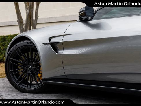 Used 2025 Aston Martin V8 Vantage Coupe image 31