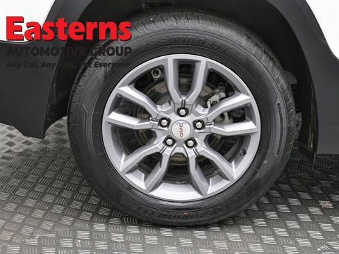 Used 2024 GMC Terrain SLT image 32