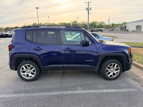 Used 2017 Jeep Renegade Latitude image 1