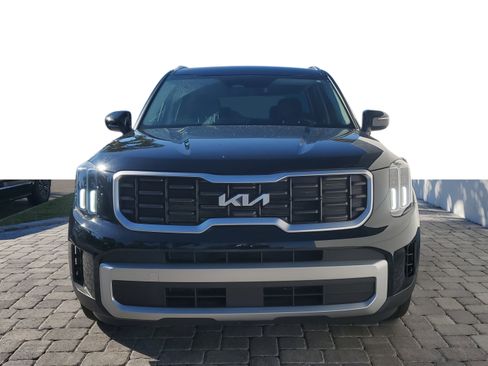 Used 2023 Kia Telluride S image 2