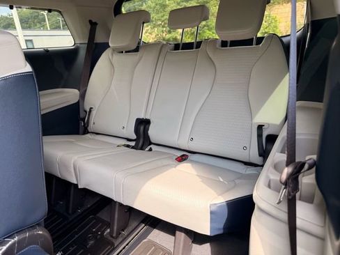 New 2026 Kia Carnival SX Prestige FWD image 8