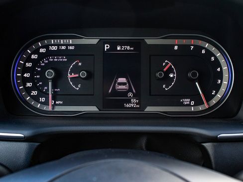 Used 2024 Hyundai Tucson SE image 16