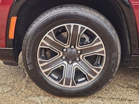 Used 2024 Jeep Wagoneer L Series II image 32