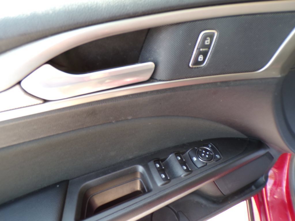 Used 2019 Ford Fusion SE FWD image 23