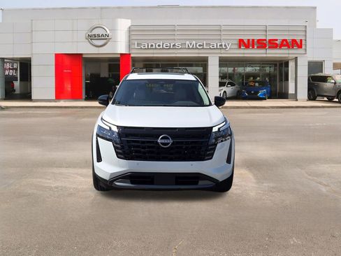 New 2026 Nissan Pathfinder SL w/ SL Premium Package FWD image 8