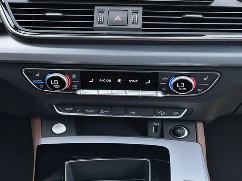 Certified 2025 Audi Q5 2.0T Premium Plus w/ Premium Plus Package AWD/4WD image 14