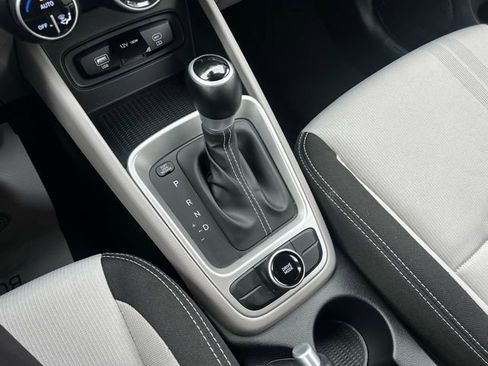 Certified 2025 Hyundai Venue SEL image 20