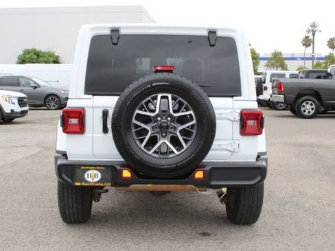 Used 2024 Jeep Wrangler Unlimited Sahara AWD/4WD image 4