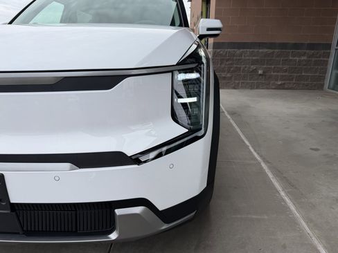 Used 2026 Kia EV9 Wind image 11