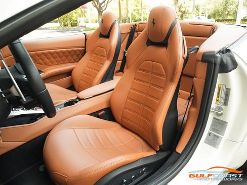 Used 2017 Ferrari California T RWD image 27