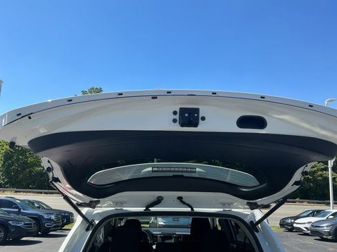 Used 2016 Toyota RAV4 LE FWD image 18