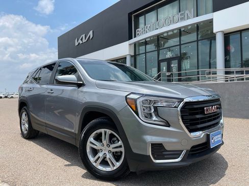 Used 2024 GMC Terrain SLE w/ LPO, Floor Liner Package FWD image 1