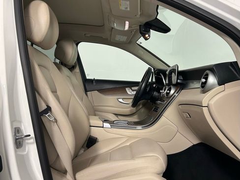 Used 2021 Mercedes-Benz GLC 300 4MATIC image 10