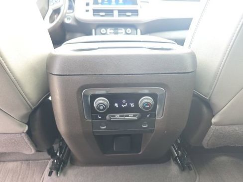 Used 2022 Chevrolet Tahoe LT w/ Luxury Package image 28