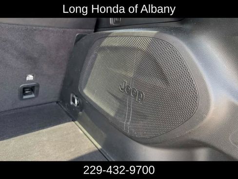Used 2020 Jeep Cherokee Limited w/ Technology Group AWD/4WD image 13