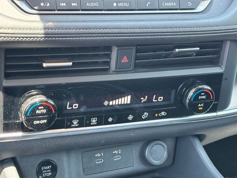Used 2025 Nissan Rogue SV FWD image 26