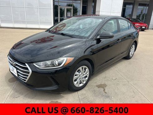 Used 2017 Hyundai Elantra SE w/ Cargo Package FWD image 2