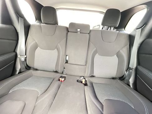 Used 2021 Jeep Cherokee Latitude FWD image 13