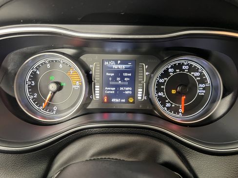 Used 2019 Jeep Cherokee Latitude w/ Popular Appearance Group image 27