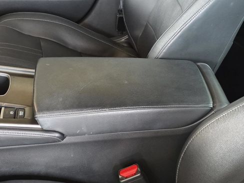 Used 2018 Honda Accord Touring image 9